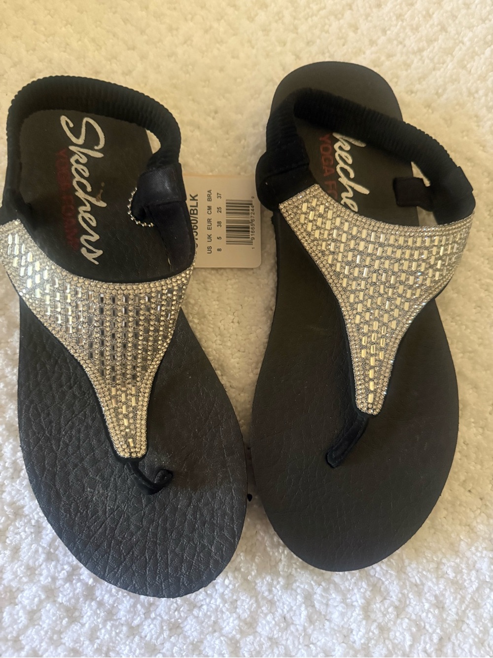 Skechers Black Thong Sandals with Silver Rhinestone Accent, size 8